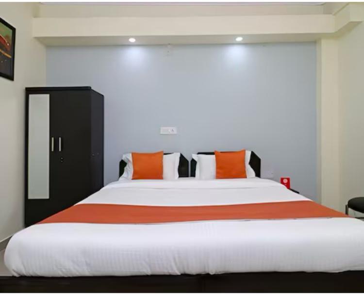 Hotel Aditya Residency Near Sector 63 Metro Station Νόιντα Εξωτερικό φωτογραφία
