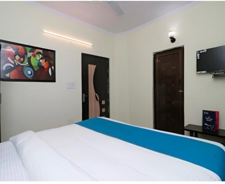Hotel Aditya Residency Near Sector 63 Metro Station Νόιντα Εξωτερικό φωτογραφία