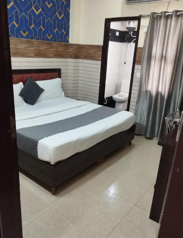 Hotel Aditya Residency Near Sector 63 Metro Station Νόιντα Εξωτερικό φωτογραφία
