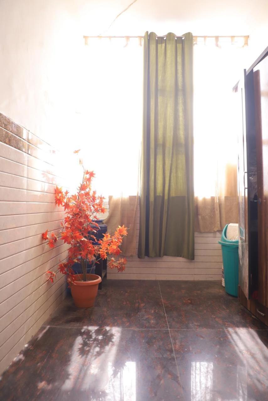 Hotel Aditya Residency Near Sector 63 Metro Station Νόιντα Εξωτερικό φωτογραφία