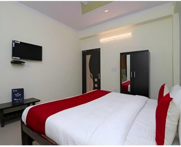 Hotel Aditya Residency Near Sector 63 Metro Station Νόιντα Εξωτερικό φωτογραφία